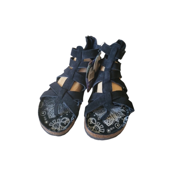 Muk Luks Black Suede Leather Gladiator Flat Sandles Size 10 Memory Foam NWT - Picture 3 of 8